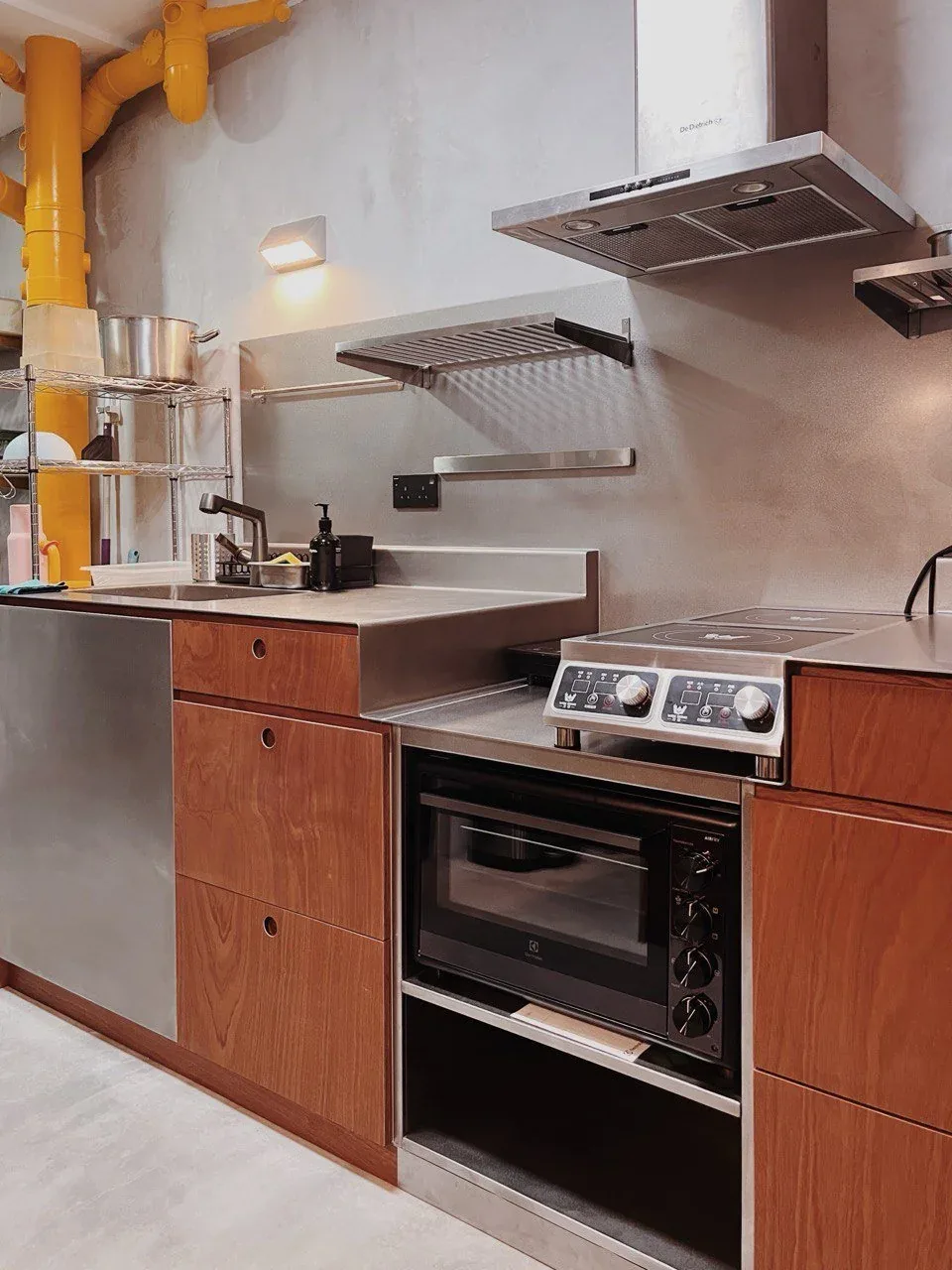 Modular Kitchen by SNUG Woodwork